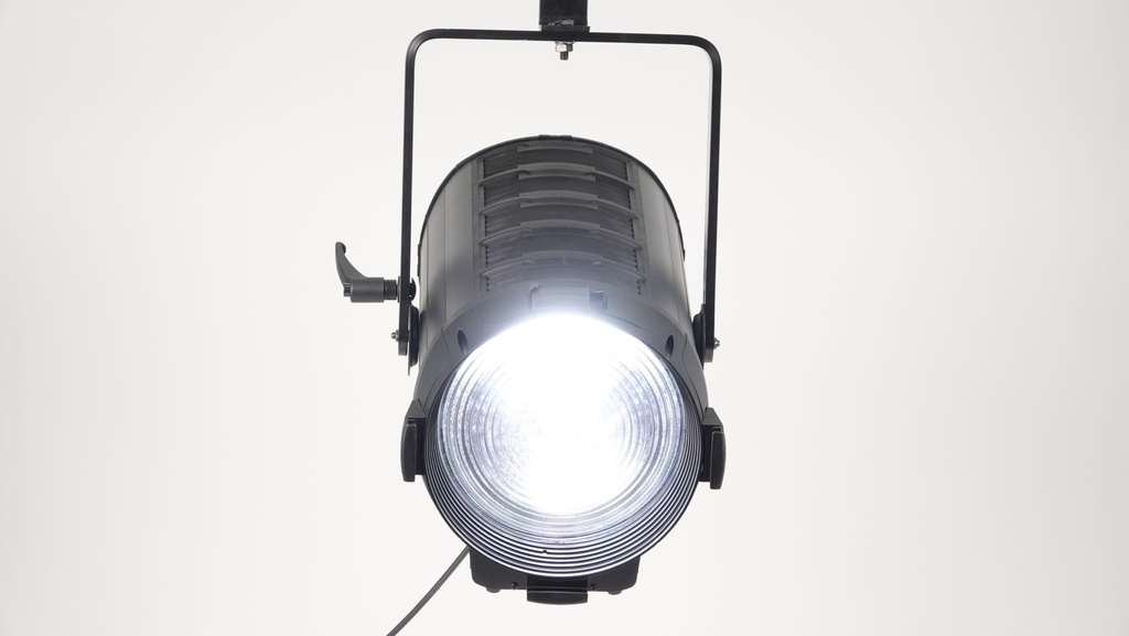 Fresnel LED 700W, zoom 11°-53°, white 2700-6500K, DMX